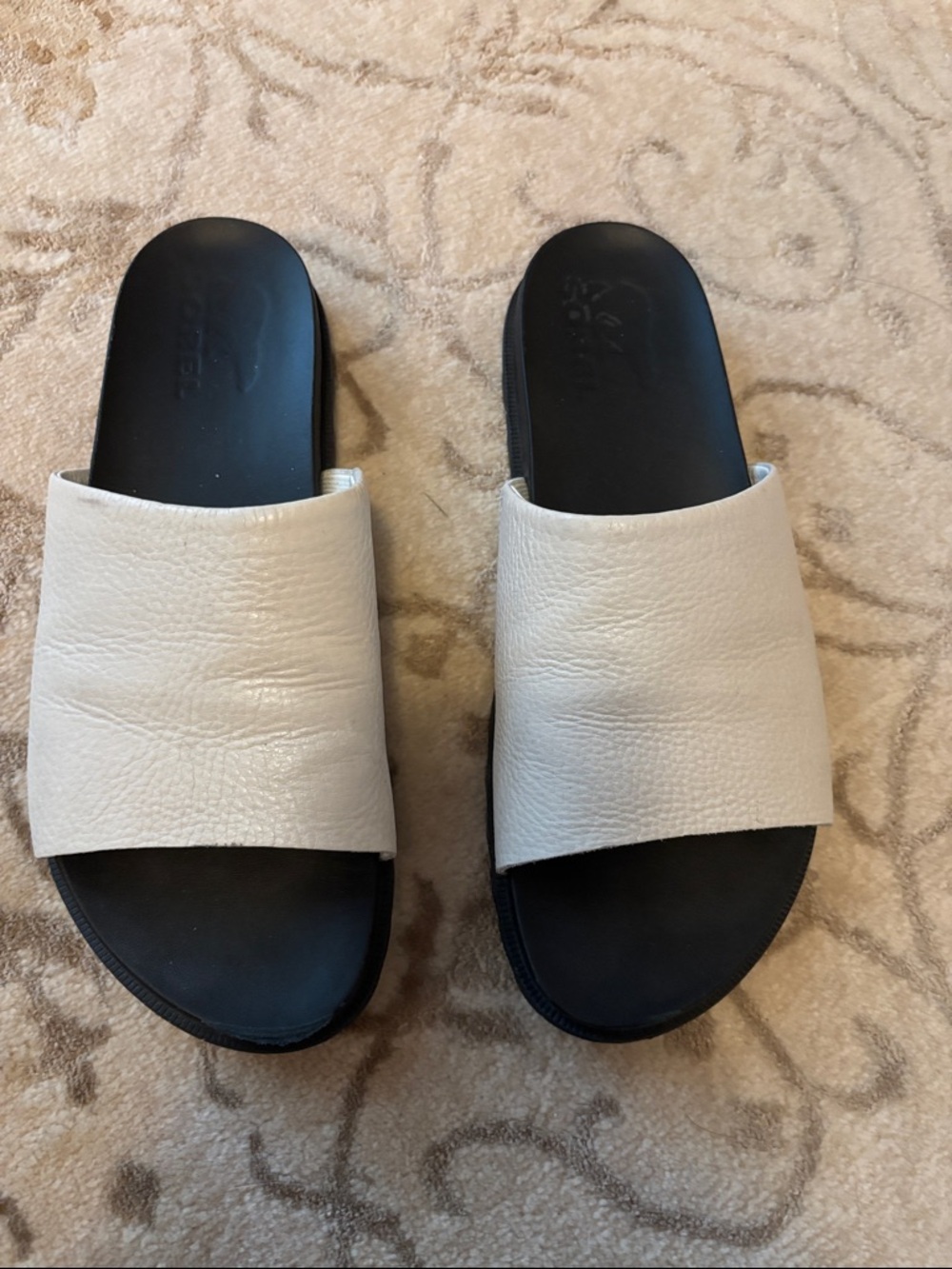 Sorel Cream Leather Slides 8.5 excellent Shape